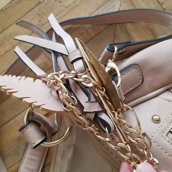 Fabulous Fringe Handbag - Picture 7 of 7